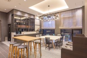 Kuchyň nebo kuchyňský kout v ubytování Hotel M's Plus Shijo Omiya