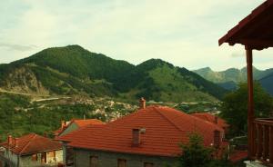 Uma vista geral da montanha ou uma vista da montanha a partir do hotel