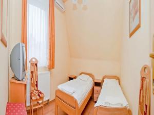 a hospital room with two beds and a tv at Belvárosi Panzió in Debrecen