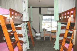Narivoodi või narivoodid majutusasutuse Sakura Guest House toas