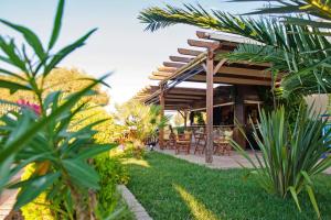 Сад в Karfas Bay View