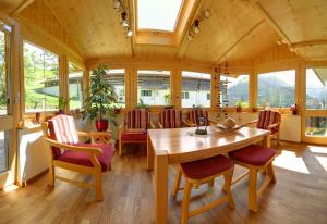 a dining room with a wooden table and chairs at Alpenperle in Berwang