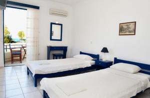 Кровать или кровати в номере Karfas Bay View