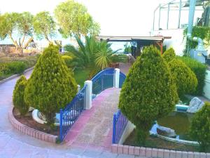 Сад в Karfas Bay View