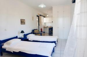 Кровать или кровати в номере Karfas Bay View