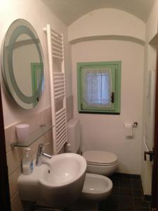 Kúpeľňa v ubytovaní Arvé Castelbianco - B&B e Appartamento