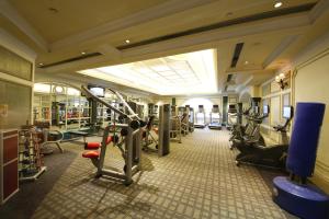 The fitness center and/or fitness facilities at Legendale Hotel Beijing