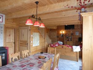 a dining room with a table in a wooden house at Chalet Le Villard in Enchastrayes
