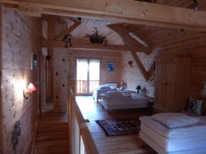 Tempat tidur dalam kamar di Chalet Le Villard