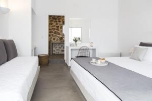 A bed or beds in a room at Impressive One