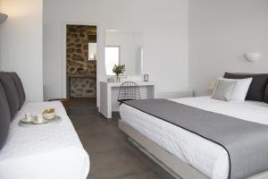 A bed or beds in a room at Impressive One