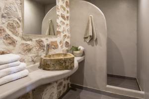 A bathroom at Impressive One