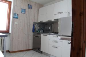 Kuchyň nebo kuchyňský kout v ubytování Maison Perron CIR- VDA-LATHUILE-N0062