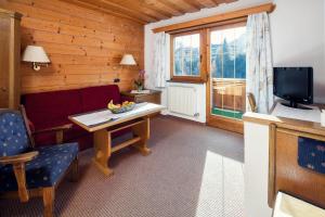 A television and/or entertainment centre at Haus am Mühlanger
