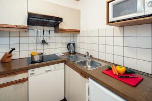 A kitchen or kitchenette at Haus am Mühlanger
