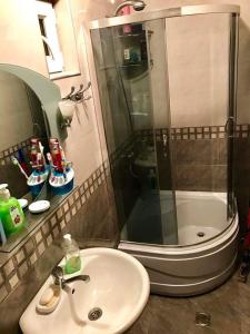Kylpyhuone majoituspaikassa Guesthouse MARA