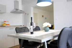 Kuchyň nebo kuchyňský kout v ubytování Apartments Nada