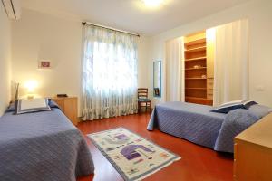 A bed or beds in a room at La Compagnia del Chianti