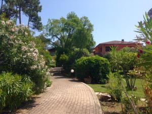 A garden outside Residence Renaione