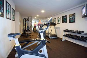 Gimnasio o instalaciones de fitness de The Quadrant Hotel & Suites