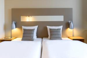 Postel nebo postele na pokoji v ubytování Mercure Hotel Düsseldorf City Nord