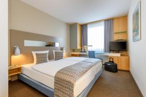 Postel nebo postele na pokoji v ubytování Mercure Hotel Düsseldorf City Nord