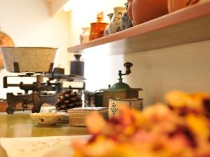 a kitchen with a counter top with bowls and plates at Haus Gilli in Lagundo