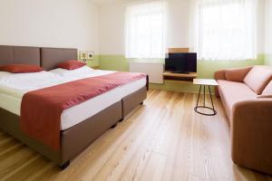 Postel nebo postele na pokoji v ubytování Weingut & Gästezimmer Edelmann