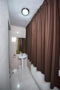 Ванная комната в Hostal Santa Barbara