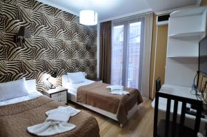 Postel nebo postele na pokoji v ubytování Renaissance Hotel Tbilisi