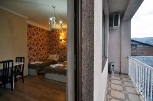 Postel nebo postele na pokoji v ubytování Renaissance Hotel Tbilisi