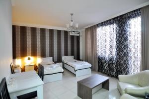 Postel nebo postele na pokoji v ubytování Renaissance Hotel Tbilisi