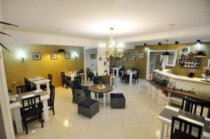 Lounge nebo bar v ubytování Renaissance Hotel Tbilisi