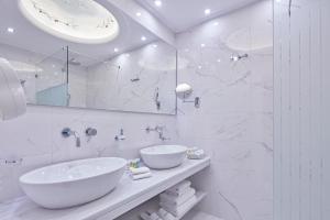 Vannituba majutusasutuses Ava Hotel and Suites