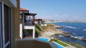 Изглед към басейн в Villa Krisia Apartments или наблизо