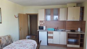 A kitchen or kitchenette at Villa Krisia Apartments