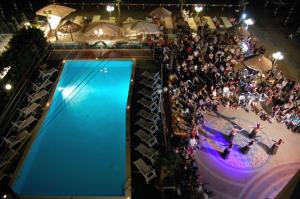 Bazén v ubytování Bikini Tropicana Family Hotel nebo v jeho okolí