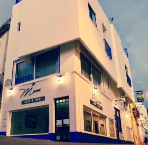 un edificio blanco con un cartel en el costado en Rich & Poor Hostel Albufeira, en Albufeira