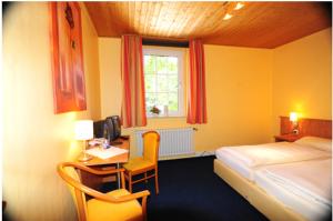 Tempat tidur dalam kamar di Hotel Schäferhof