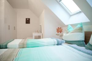 Llit o llits en una habitació de Haus Rosy Ferienwohnung