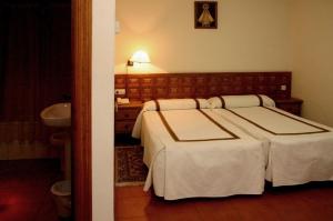 A bed or beds in a room at Hotel Hispanidad