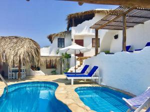 The swimming pool at or close to Hotel Smiling Crab