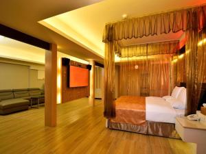 מיטה או מיטות קומותיים בחדר ב-M Garden Business Hotel