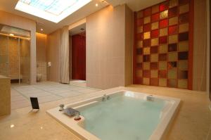 a large bathroom with a large tub in a room at Norway Forest SPA Motel in Xindian