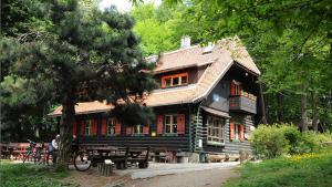 Tòa nhà nơi căn hộ tọa lạc