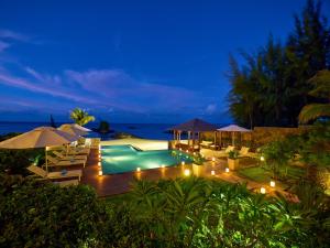 Bazén v ubytování Bon Azur Beachfront Suites & Penthouses with LOV nebo v jeho okolí
