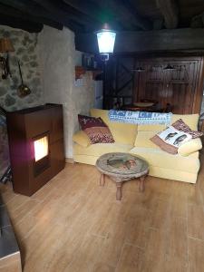 a living room with a couch and a coffee table at Casa Angel in Sequeros