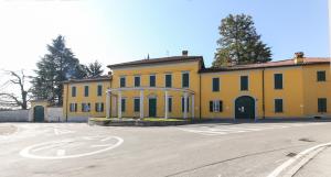 The building in which a vendégházakat is located