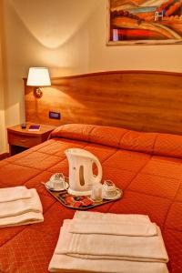 Postel nebo postele na pokoji v ubytování Hotel Relais Des Alpes