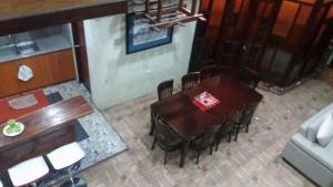 an overhead view of a dining room with tables and chairs at Affordable Baguio APT in Baguio